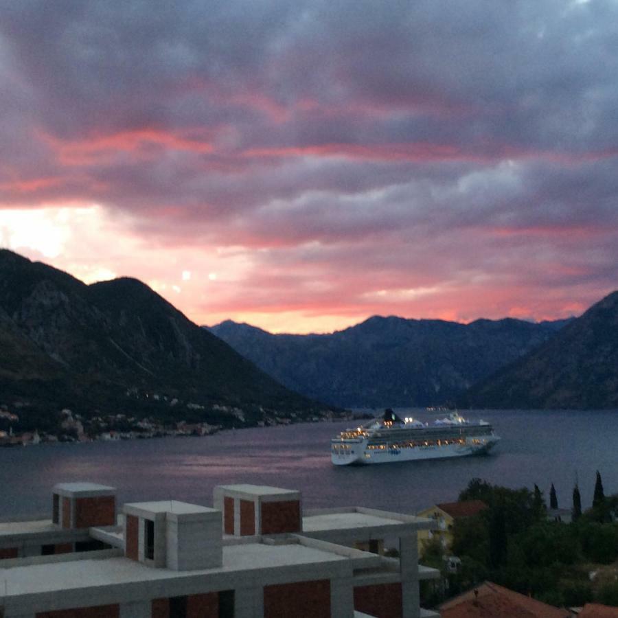 Apartment Dobrota Kotor Eksteriør billede