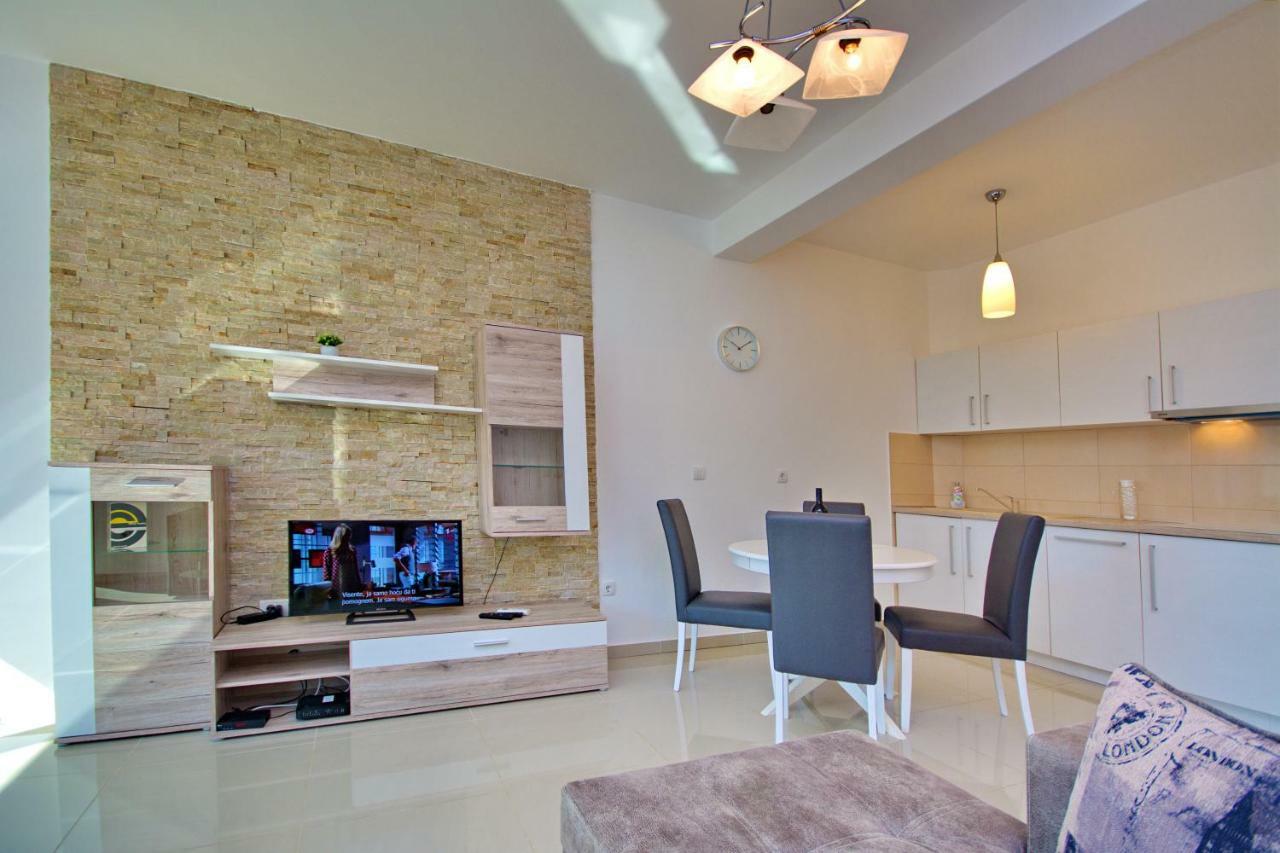 Apartment Dobrota Kotor Eksteriør billede