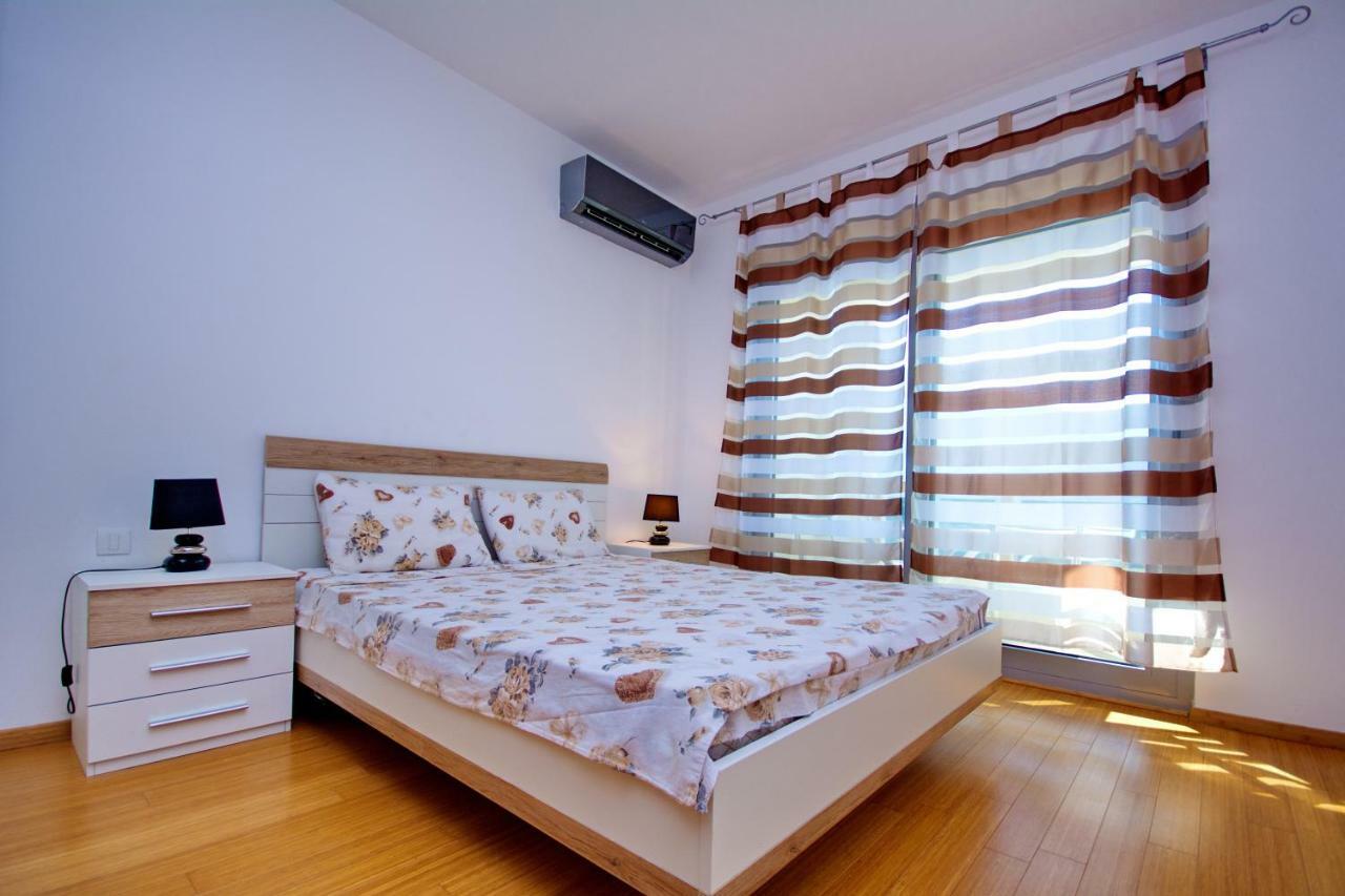 Apartment Dobrota Kotor Eksteriør billede