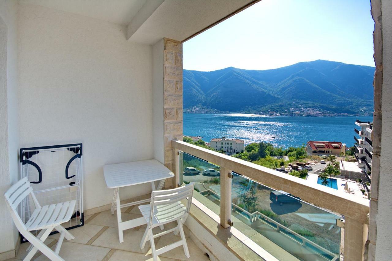 Apartment Dobrota Kotor Eksteriør billede