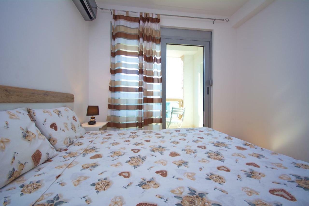 Apartment Dobrota Kotor Eksteriør billede