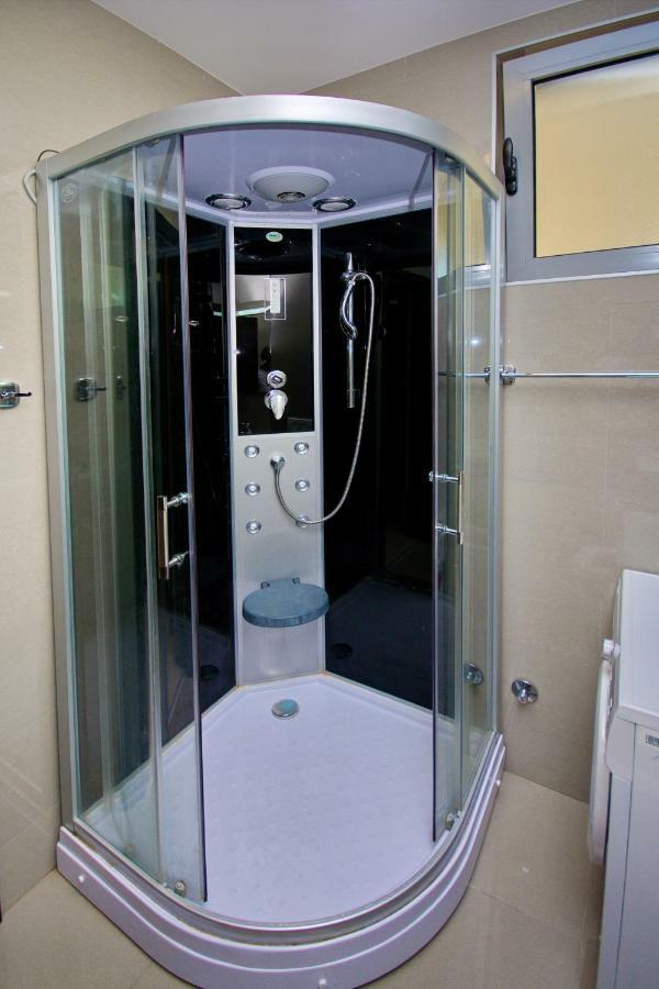 Apartment Dobrota Kotor Eksteriør billede